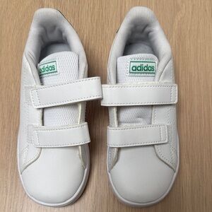 NWT Adidas Kids Advantage Unisex White and Green Sneakers